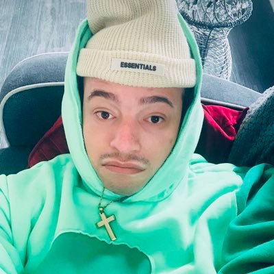 hi i have autism love tech 📱⌚️🎧, gaming 👾🎮 in the YouTube creator program I also love giving some positive quotes out and comedy 🎭 , fascinating videos