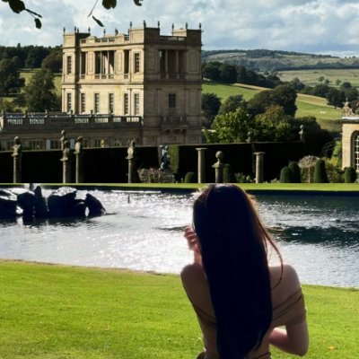 055550000kko3s's profile picture. 🐱 Forever talking to my cat as if she understands every word, decorating corners with flowers, and making life soft and cozy.