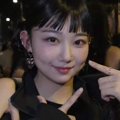 chaemarihuana's profile picture. chaeyoung + kaede first, human second | ID: nijiro