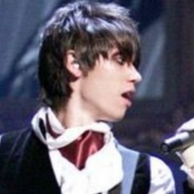 the strange melody is seducing me | mad as rabbits n the bad list biggest fan | high council of #ryanrossholetwt / king of #throamtwt | saw mcr x3