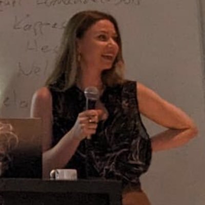 @snsf_ch Ambizione group leader @uzh_ch |joint action, communication, cognition, emotions in #chimpanzees #bonobos #children |https://t.co/csJMboDtaH