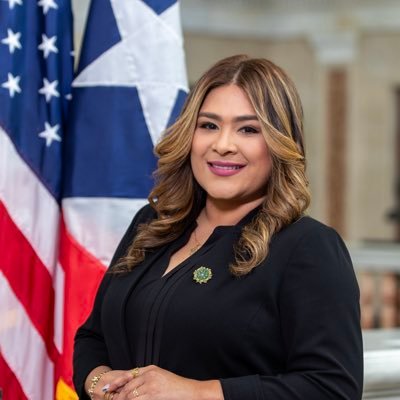 Madre de Isaí, mujer de voz fuerte y firme, educadora y Representante por Acumulación. 🇺🇸🇵🇷 @PNP_PR
