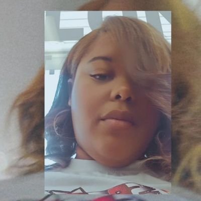 only1vonetta's profile picture. Ready to up your glam game? 💋 Say hello to glossy lips, flirty lashes, & so much more! 💄👀 🛍