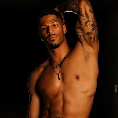 30 | 6’1” | Sexy, Anime, Nerd, Alt, Goth, Punk, Dancer, Model, Dumbass | Insta: @Gogo_hexx