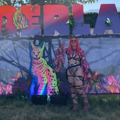 just a girl seeking adventure🏔 // transfem enby 🏳️🌈🏳️⚧️ she/they/fae // bass butterfly // ig: @elliee_haven
