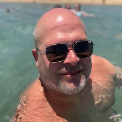 Single, proud dad to 2 amazing daughters, bluenose and marketing manager.