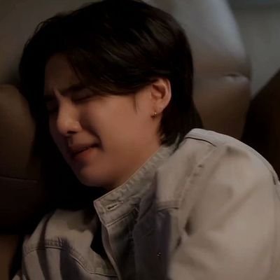 𖥔 ځ ⩇⩇:⩇⩇ ⋆☾⋆⁺₊ 🜲
— Metade caos, metade melancolia. A trilha sonora é BTS, o roteiro é improviso.