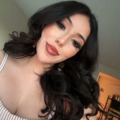 Divine Feminine 🦋🧚🏼‍♀️ . Grow through what you go through..✨ IG: Chabela_98 TikTok: Mommyisa_98