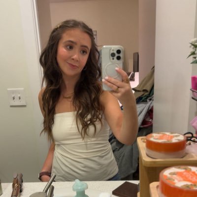 gracebuckleyy's profile picture. ohio state fashion alum • @aerie 👡🍒🪩🌹👜🌶️
