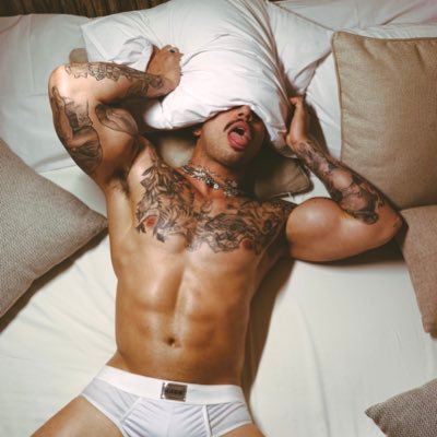 Neste perfil pretendo apresentar uma parte literalmente mais íntima de mim para vocês! Espero que curtam! Valeu! Sejam Felizes! 🔞
