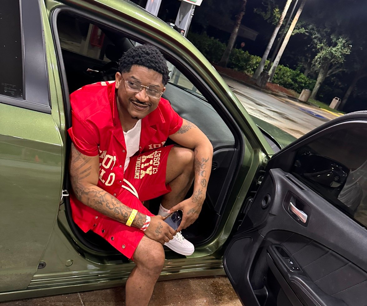 ApWee13's profile picture. 