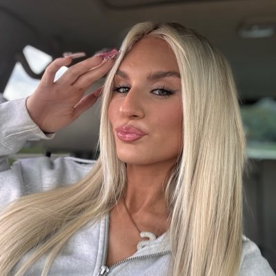 skylerreneee's profile picture. tweets and tits 🤍 21 year old stripper 😘