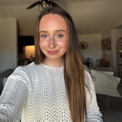 juliannesimp's profile picture. 