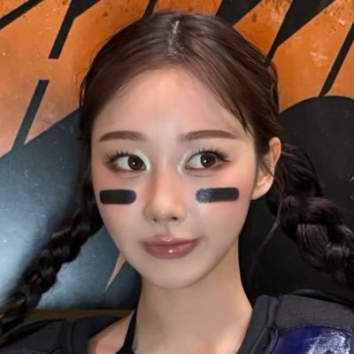 moth/mads/madison✨bi + polyam ✨ k-pop multi-stan with an affinity for girl groups 💜 10/23/2019 💜 💍 06/01/2024 💍