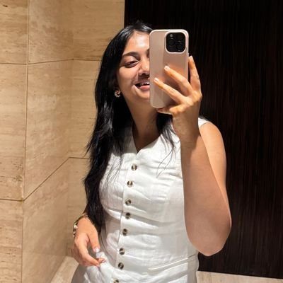 SaumyaAnand2702's profile picture. 21 | aspiring engineer | loves yapping