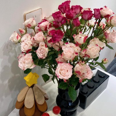 amzqr_l's profile picture. Life’s a journey—smile along the way