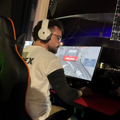 AndexVal's profile picture. 🇮🇹 Valorant player, shooting heads for... ?