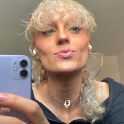 Sweet & petite angelwife trans girl 🌷 maybe we share the same fantasies…. (sale happening to celebrate my new video w- @waltlovesyouxo !) 🙇🏼♀️DM for collab