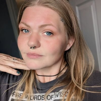 alisaduck's profile picture. spoopy season.