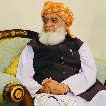 بے شک!! اللّٰہ کھوئی ہوئی مسکراہٹیں واپس لانے پر قادر ہے۔🤎🌸