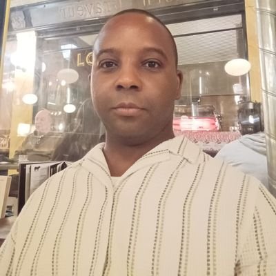 Paysan, non diplômé, hôte de space Twitter à temps plein.