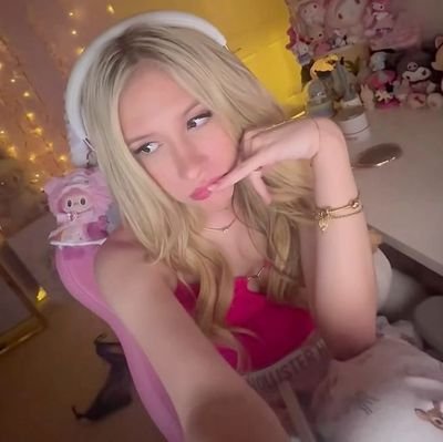 SmithMary38961's profile picture. I'm looking for serious relationship with trust man 💙💙
