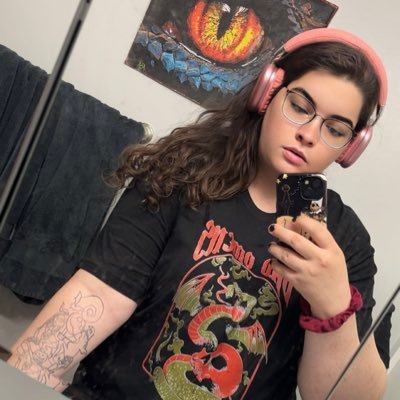 hi I am Caylin I am 27 follow me on @twitch @Instagram