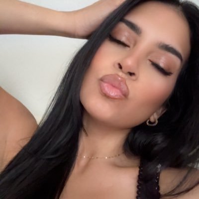 JewelsEliza's profile picture. 