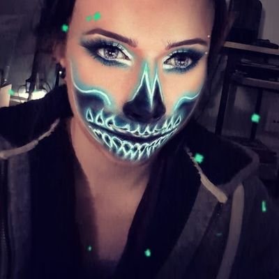 Cat Mom. Wife. 420. Tattooed. Short. Metal head. Gothic. Horror seeker. ♡