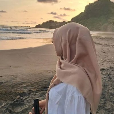 EverlyLuci13926's profile picture. Novelist