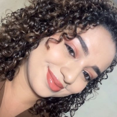 acrcaroll's profile picture. meio perdida, meio encontrada
