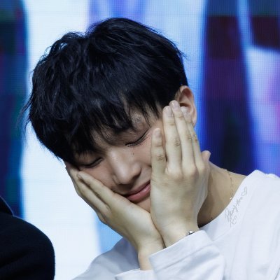 She Finn-American, Adult K-pop fan and lover of Xikers and Ateez, Sumin, Yungi bias. A safe person if you need support 🏳️🌈Be kind 👐🏻👐🏼👐🏾 🇰🇷🇺🇸🇫🇮