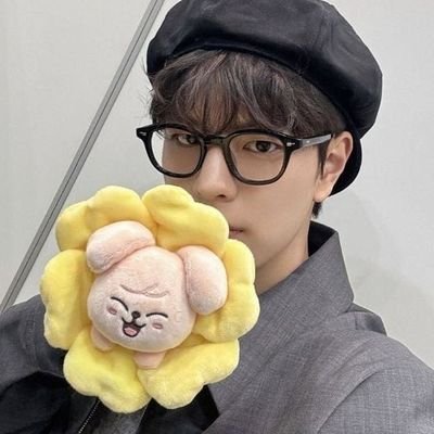 seungmin utted e minsung biased. o que significa diretamente que sou perturbada e lésbica ✧ art @iubymin