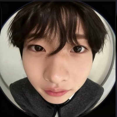 Me and Taesan watching the Moon & Stars 🌒 ⭐️ / I found happiness when I found you jeongin. 🤍🫂