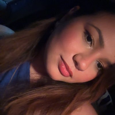 j’ai 27 ans et je suis collante je vous conseille pas de me dm + je suis gros et folle