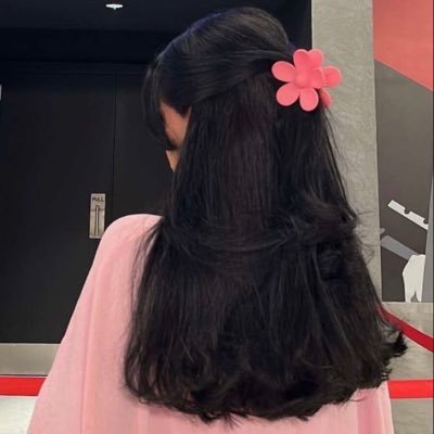 lr5f8's profile picture. ₂₀₀₃ |ـَاهية فـِي حسـّني,و بـِكل وُصـوفي فـارقة ♡ .