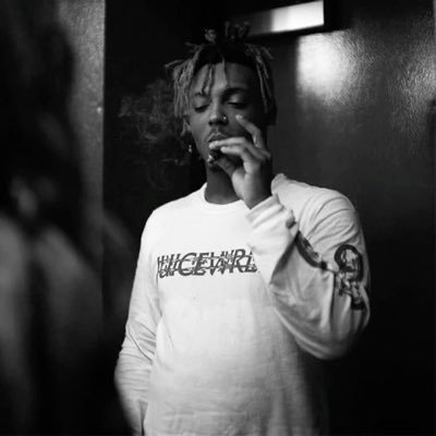 OhShifted's profile picture. ⛈