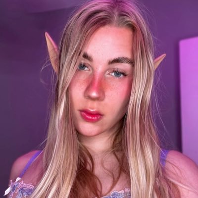 🔥 Wild, cheeky & fun girl serving naughty vibes on cam 💦 Always hungry for more 😈 Wanna more? Slide in my DMs 💌 She/her 🩷