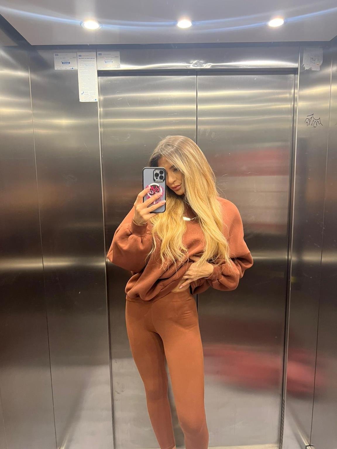 Ana_Gutierrez9L's profile picture. Hey! 🤗 I’m here on my backup account, but I mainly hang out on my main @Anasassiallc Let’s chat there!