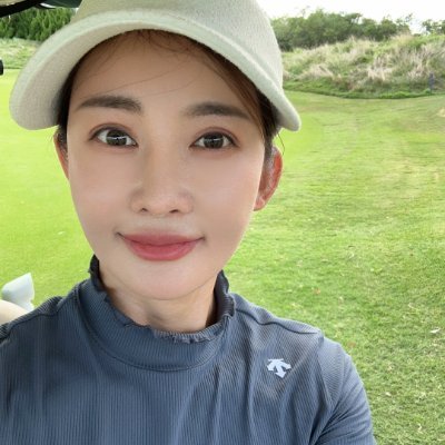 皆さん、こんにちは!恵美です~ゴルフは私の趣味です。ゴルフを仲間に、情熱を注ぎ込み、独特な活力を咲かせています。一撃一撃のスイングには、私の熱意が込められています。それでも飽きることなく、楽しみ続けています。💪✨