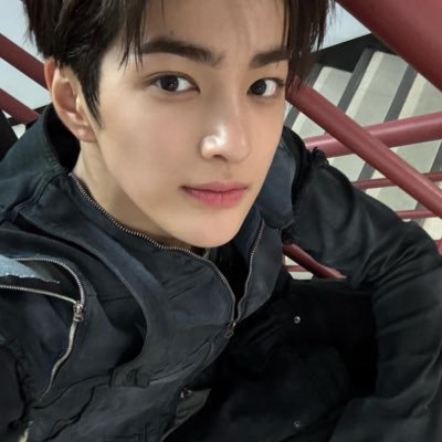 저는그냥구독계입니다 성인이고요!!!!!!! 그리고비계팔로우는블락하시는분들이있어 공계유지중인데 그때문에 섹계들이팔로우를하네요 저는섹계가아닙니다 그냥구독계입니다 이렇게구구절절말하는것도 믿음이안가시겟죠 하지만저는 선량한구독계입니다