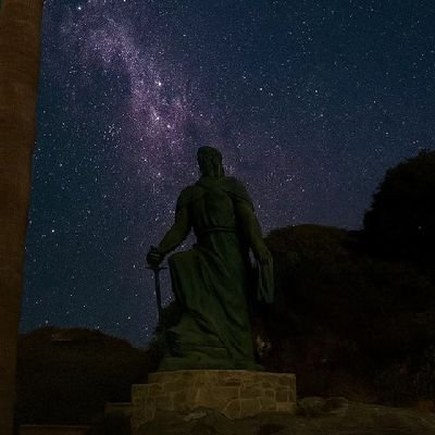 PinAl3o0oD's profile picture. عَرَبِي مِن جَزِيرَةِ العَرَبِ، أَنْتَمِي إِلَى أَرْضِ أَنْجَبَتِ المَجْدَ وَاعْتَتَقَتِ الإِسْلَامَ نُورًا وَهِدَايَةً وَنَجْدُ فِي قَلْبِي فَخَرُ لَا يَزُول