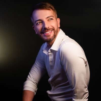 Relações públicas,Modelo e  entusiasta.