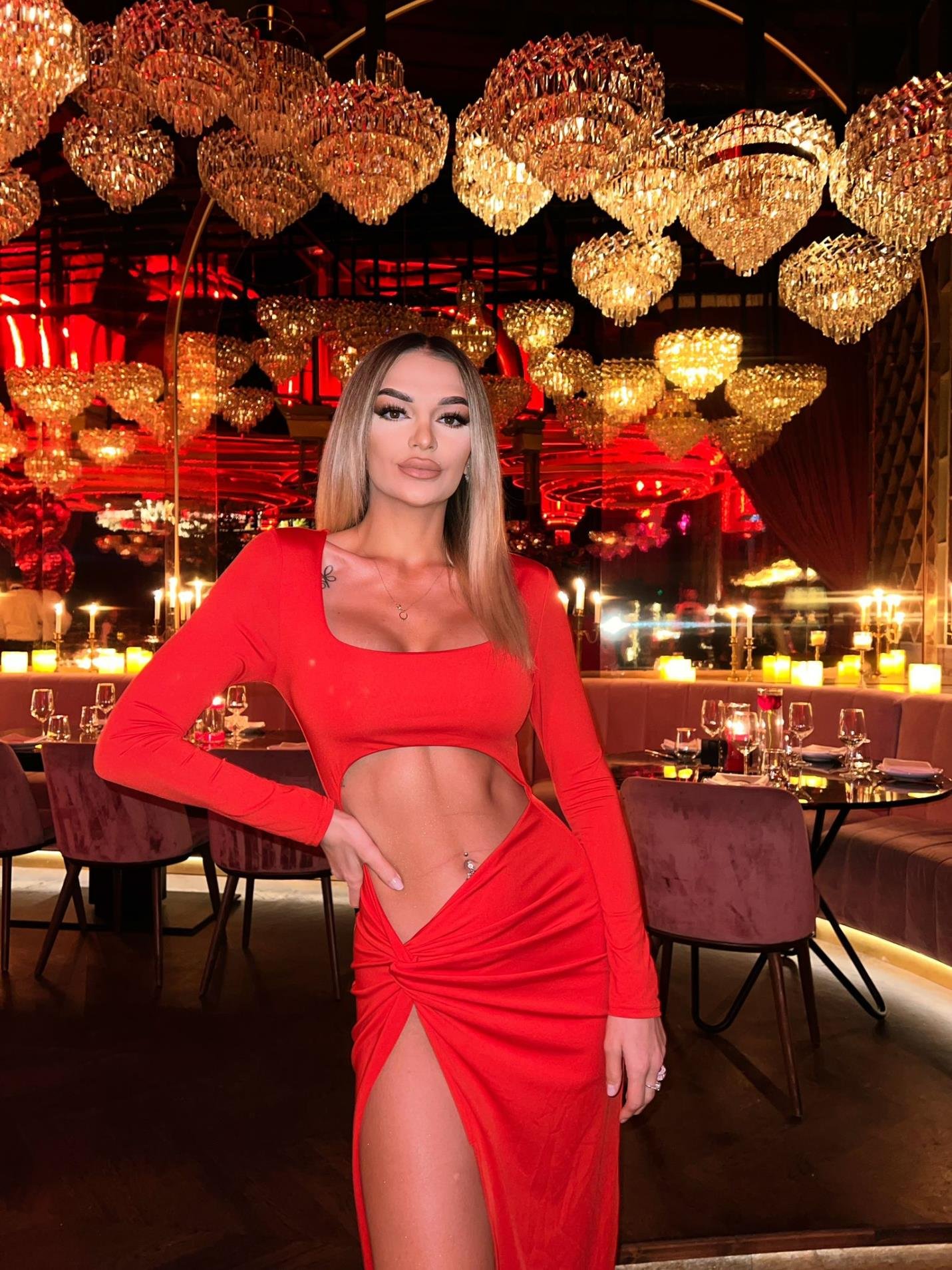 Anasstasia_Z's profile picture. Hi! 🤗 You’re on my tiny profile, but I mainly use my real @Anastassia_gorg Let’s chat there!