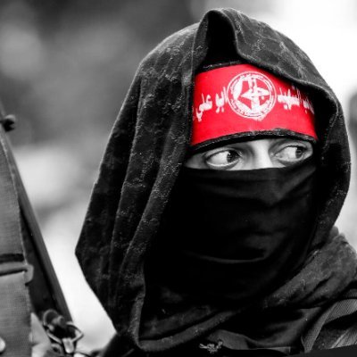☭ Un jove que s’inscriu en el moviment socialista juvenil realitza un acte d’independència i alliberament. فلسطين حرة