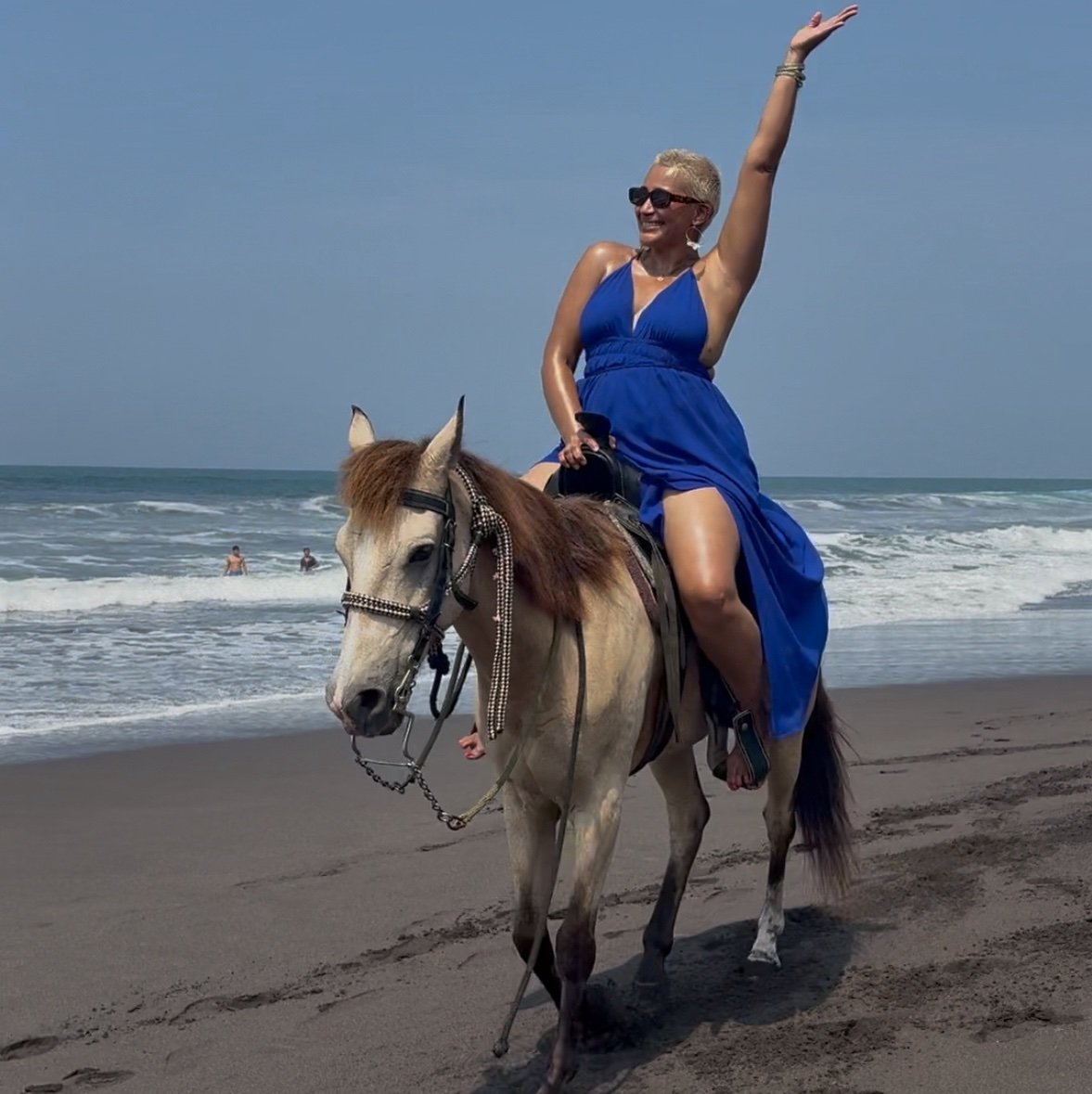 Latina • Holy Fire® Reiki Master • Coach ✨ Awakening luz, healing & divine fuego in YOU, my beautiful sexy soul 🌹