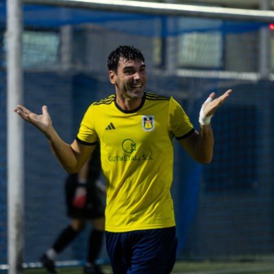 Entrenador personal en Ubuntu Graduado en CAAFE yMkting Publi Rrpp.Jugador U.E.Castelldefels Ex:F.C Santboía,FC Gava, UDVistalegre