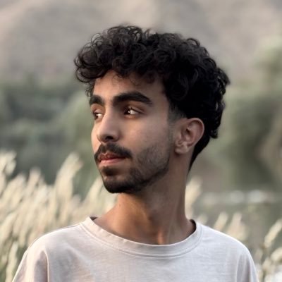 elyas_elpi's profile picture. بهـ نـامـ  پــرودگـار تـرســ -خالق داستان  📖  - خالق کابوس های قابل بازی  🧩 -غرق در دنیای صفر و یک ها‌ 💻