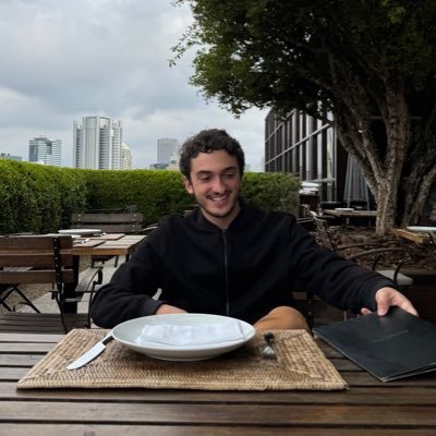 enzosegatto12's profile picture. Creating apps and scaling worldwide from Brazil🇧🇷
Documenting on my YTB 
6-figures/month - 
FitCal, Froide, SunnAI, PumpAI and others