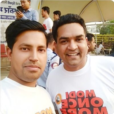 हमेशा अपने वास्तविक रूप में रहो,खुद को व्यक्त करो,स्वयं में भरोसा रखो,बाहर जाकर किसी सफल व्यक्तित्व को तलाश कर उसकी नक़ल मत करो।
